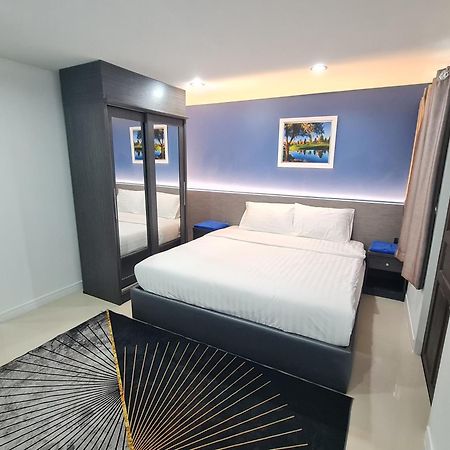 Poonsuk Place Hotel Bangkok Exterior photo